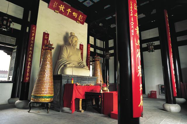 端午节吃粽子都是为了纪念屈原？这个大城市可不这么认为！