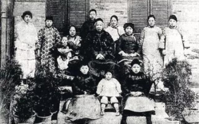 康有为倡导一夫一妻,自己为何娶了六个老婆?这两点是真相