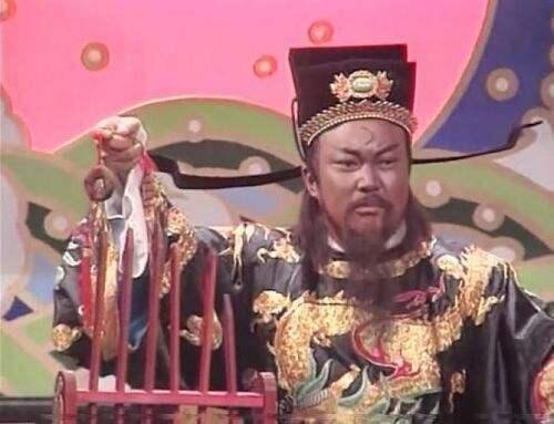 为什么包青天的额头上,长了一个月牙?