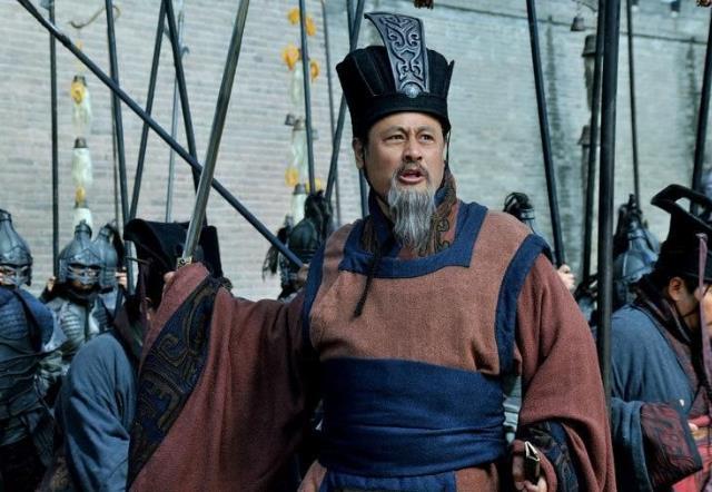 曹操杀人不见血,杀手下一大臣时,送了一个空饭盒,大臣便自杀了