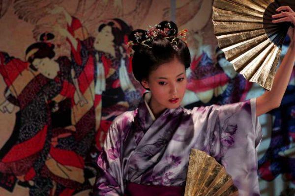 受美女间谍蛊惑的小秘书居然影响了抗日进程,成了大汉奸