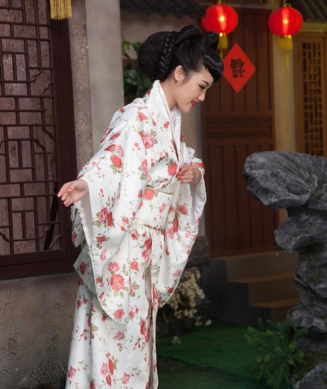 日本战败后,日本外相让女儿施美人计离间英美,结果被记者发现了